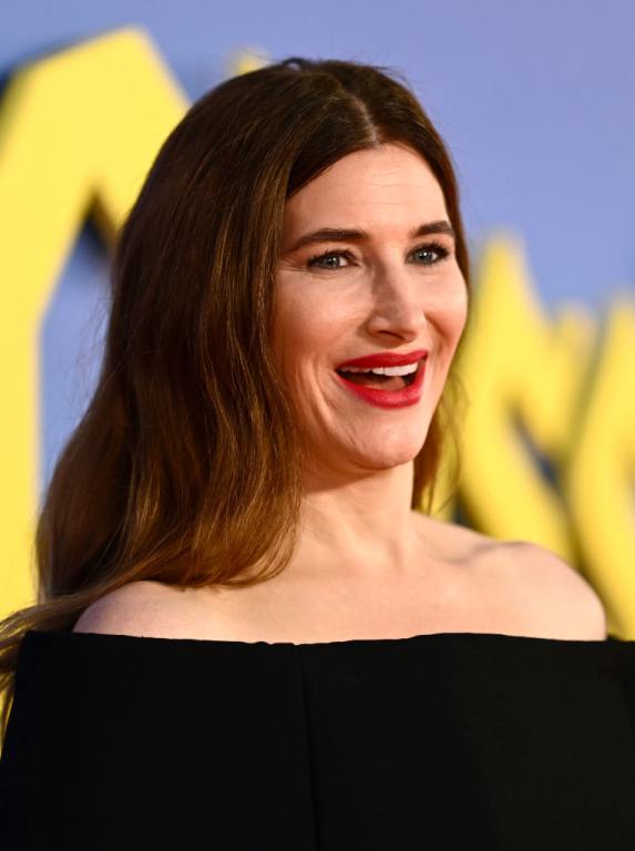 Kathryn Hahn attends the "Glass Onion: A Knives Out Mystery" European Premiere