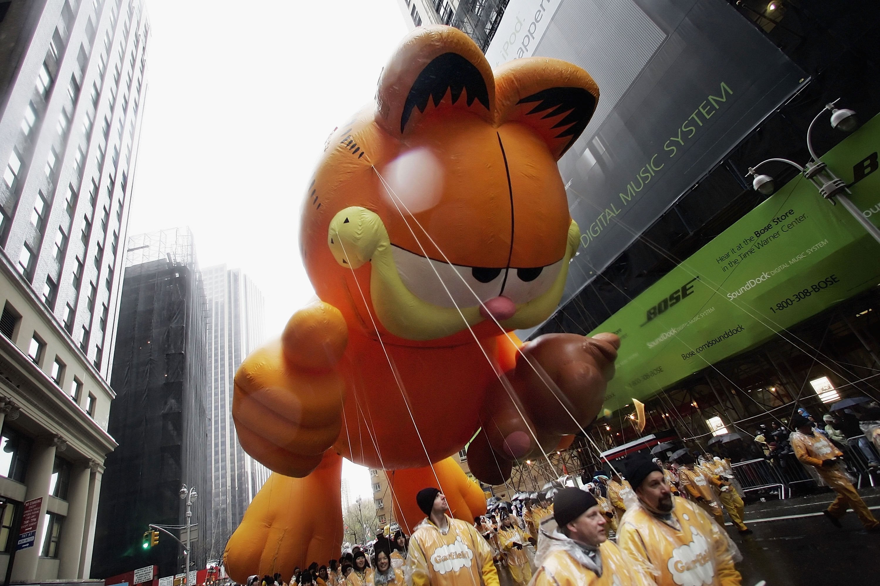 Garfield flies over the Macy's Thanksgiving Parade