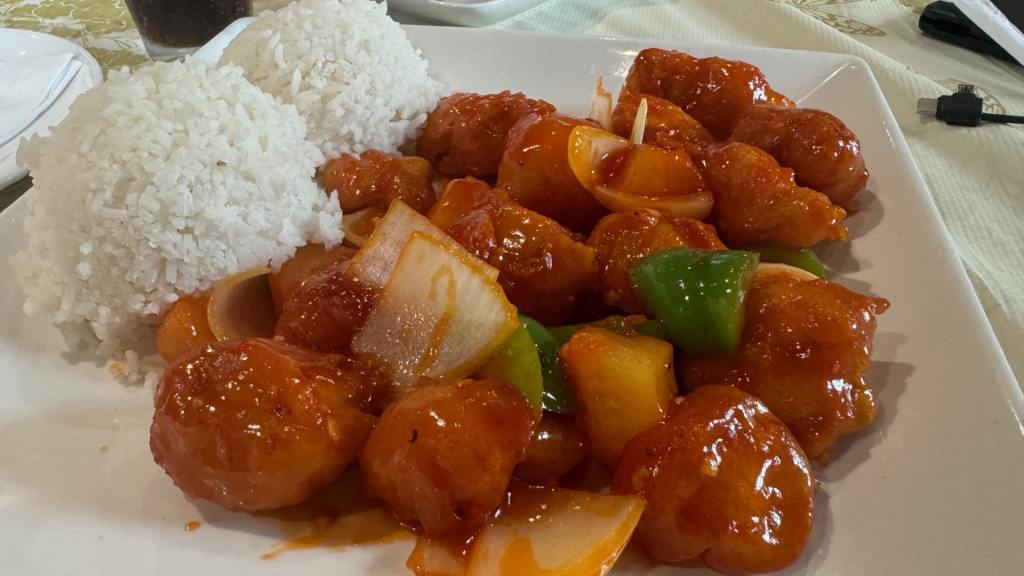 The sweet and sour chicken Yummy House Lunch Special is a bargain.