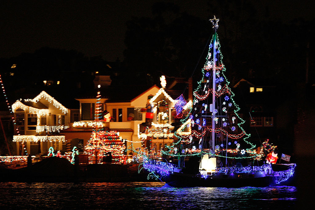 Tampa Area Holiday Boat Parades for 2024 Q105